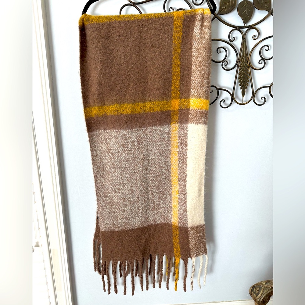 Janie Besner Ladies Scarf Blanket Scarf/Wrap Shawl Soft and Long! VGUC